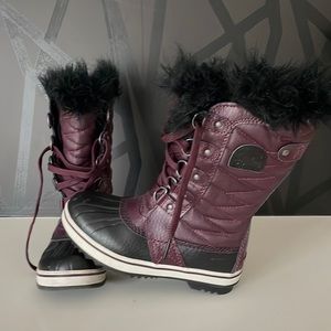 Perfect condition Sorel snow boots for kids.